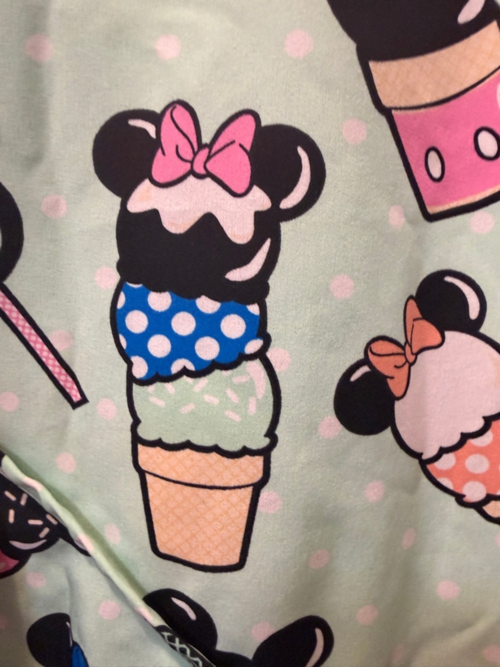 Disney scrub top 3 xl ice cream great condtion - Picture 2 of 4
